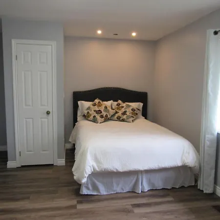 Luxury Suites At Military Trail Toronto Room photo