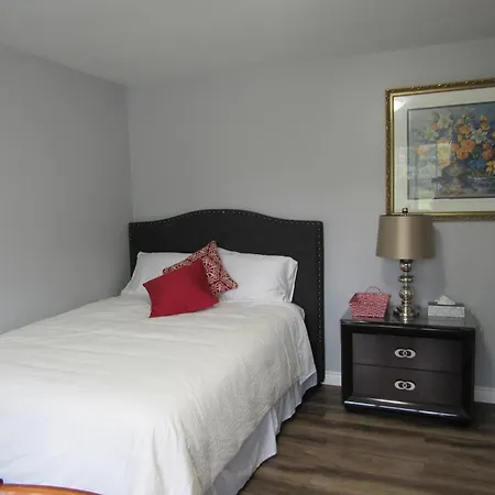 Luxury Suites At Military Trail Toronto Room photo